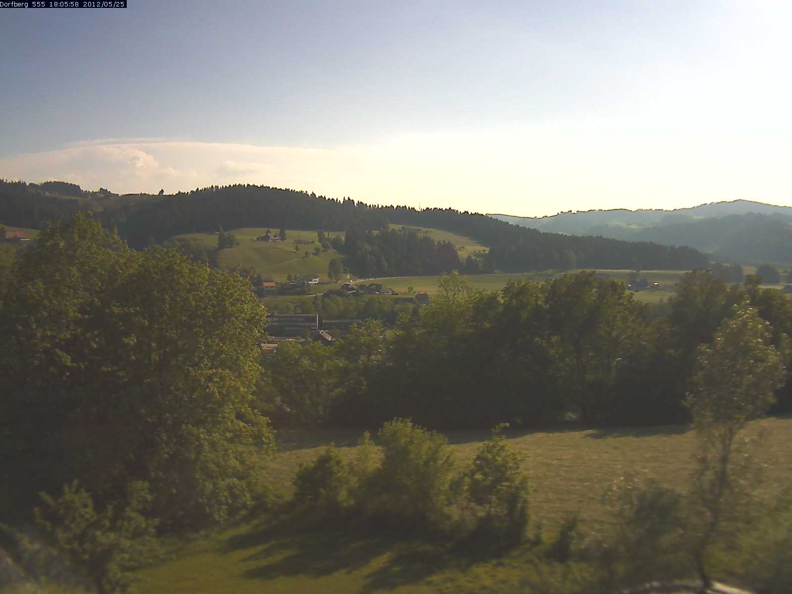 Webcam-Bild: Aussicht vom Dorfberg in Langnau 20120525-180600